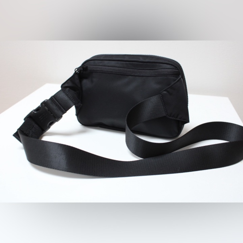 NWOT Lululemon 2L everywhere belt bag - Picture 3 of 11